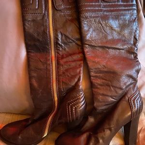 Chloe Knee High Boots with Side Zippers. Excellent Used Condition. Size 39.